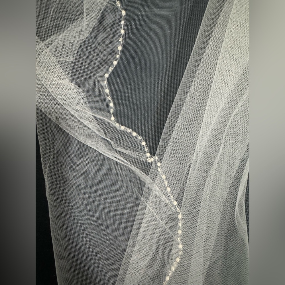 Brand New Ivory Bridal Veil with Pearl Trim - Picture 7 of 8